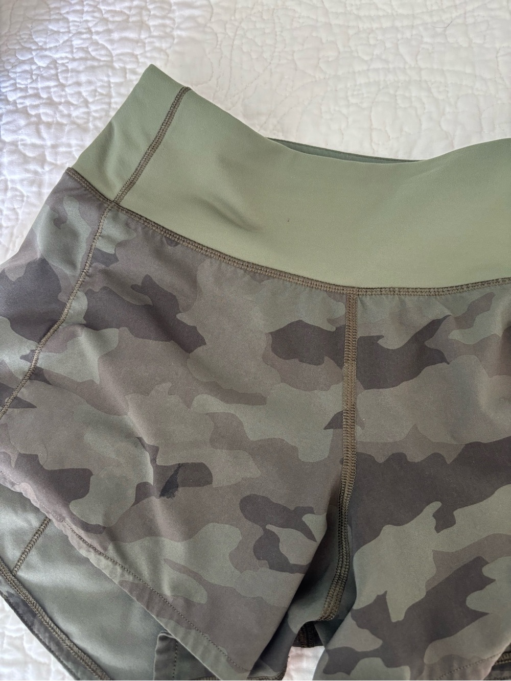 lululemon athletica Olive Green Camo High-Rise Athletic Shorts, SZ 2 Tall - Picture 4 of 4
